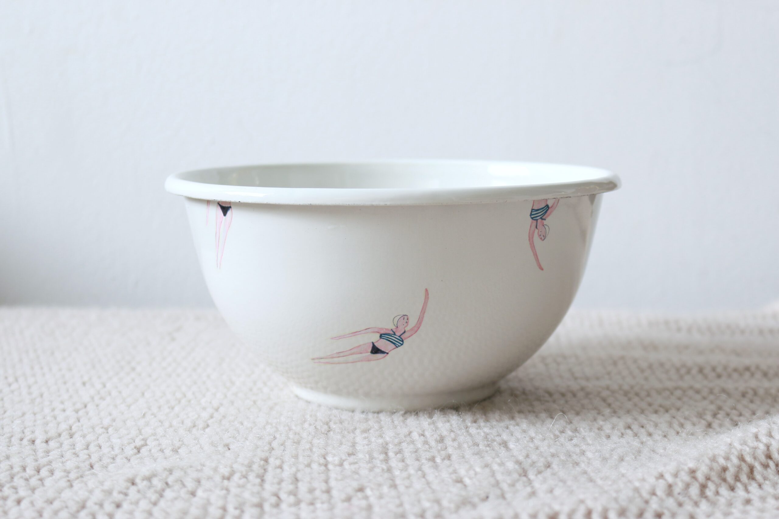 duża emaliowana misa SWIMMERS 18cm