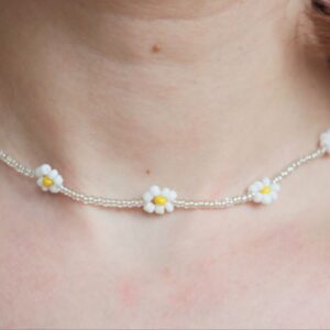 Stokrotkowy naszyjnik transparentny