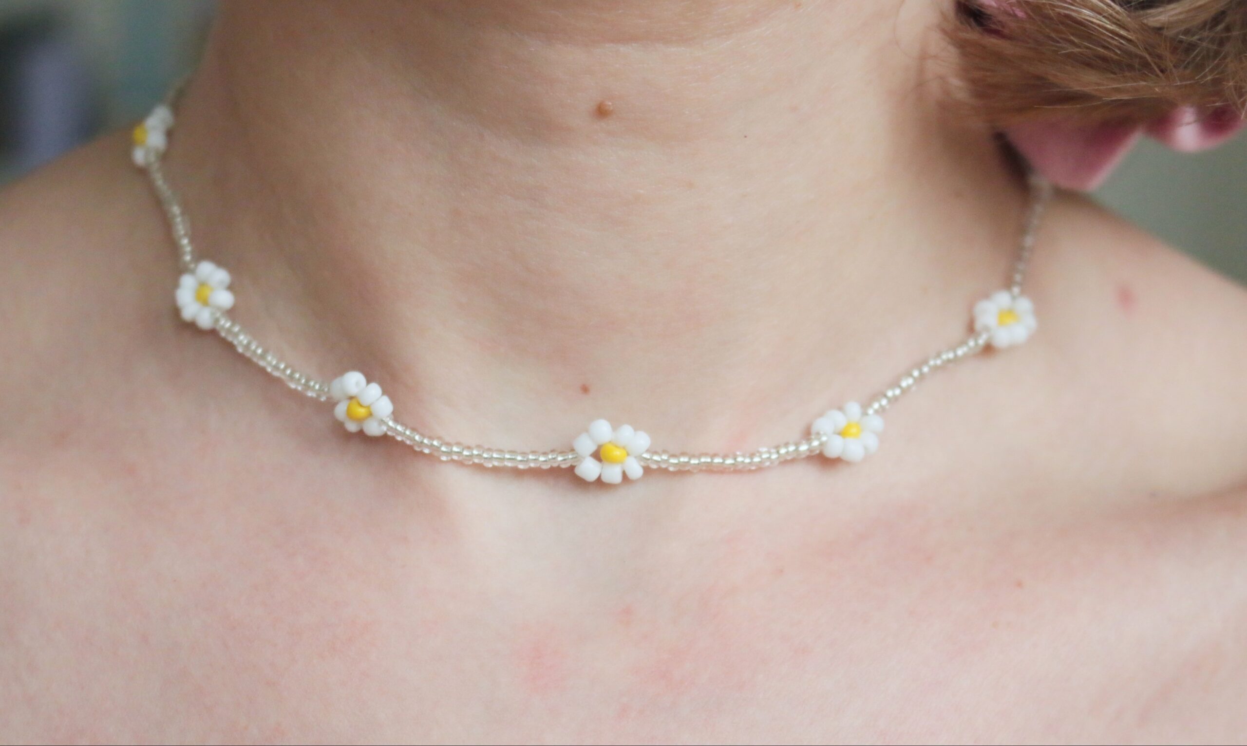 Stokrotkowy naszyjnik transparentny