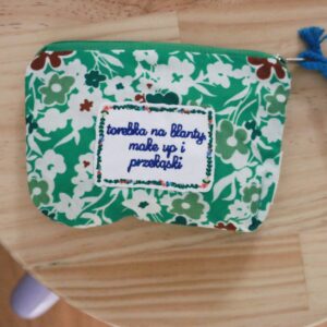 Torebka z haftem zielona